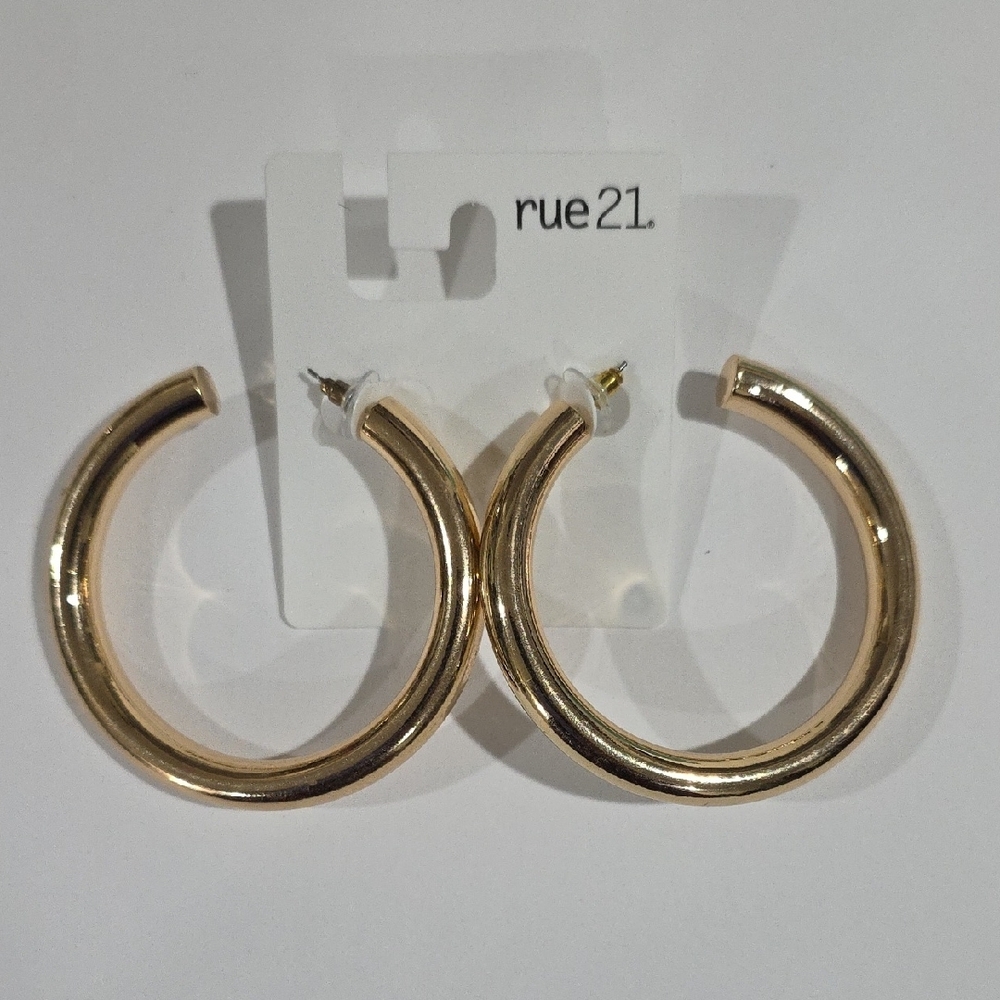 Rue21 Gold 2.5" Big Hoop Earrings – Classic Women’s Fashion Jewelry, Lightweight - Picture 8 of 8